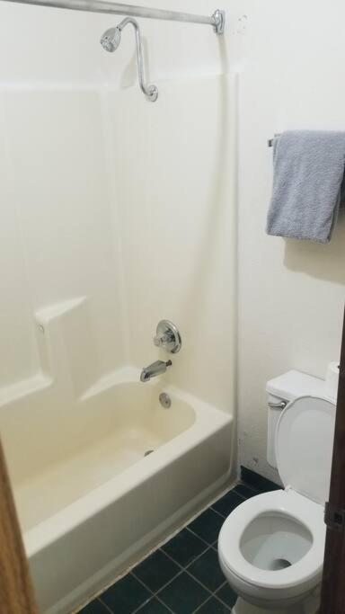 Hotel 2 Queens Beds Hotel Room 127 Stillwater Bagian luar foto